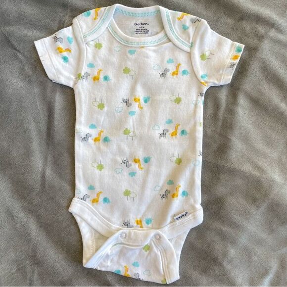 Set of 3 Gerber Baby Onesies - Picture 5 of 10